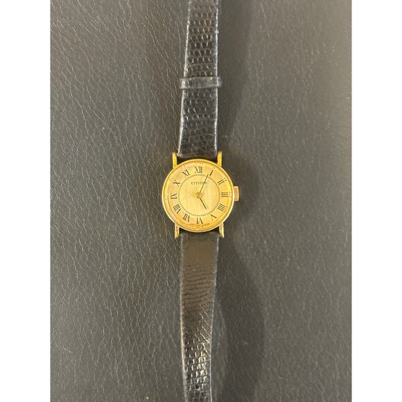 Vintage Citizen Windup Womens Watch! It runs! main image 8